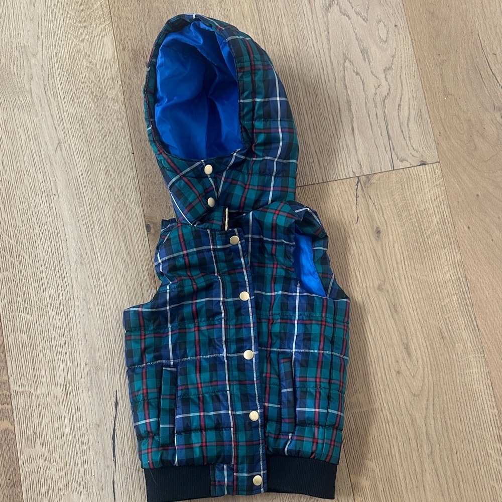 Peyton & Parker Plaid Vest with Blue Interior 6 girls